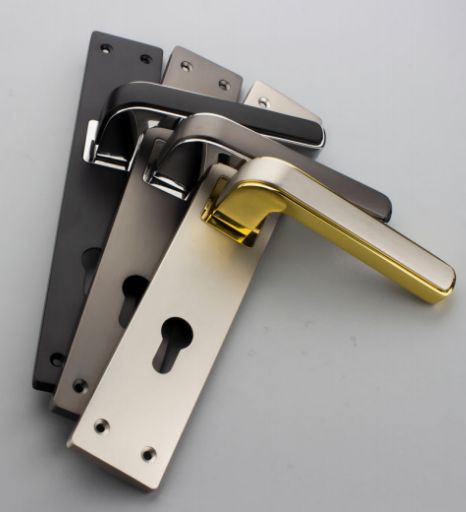 シンプルなドアハンドル